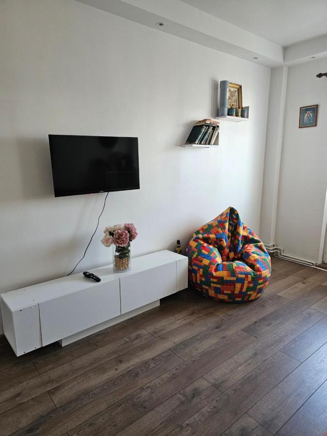 Apartament Near The Park Two Rooms Bukarest Kültér fotó