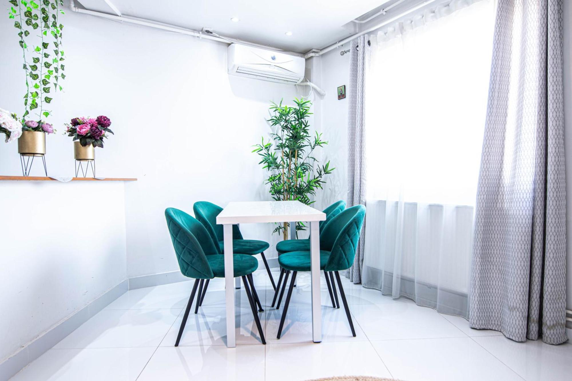Apartament Near The Park Two Rooms Bukarest Kültér fotó
